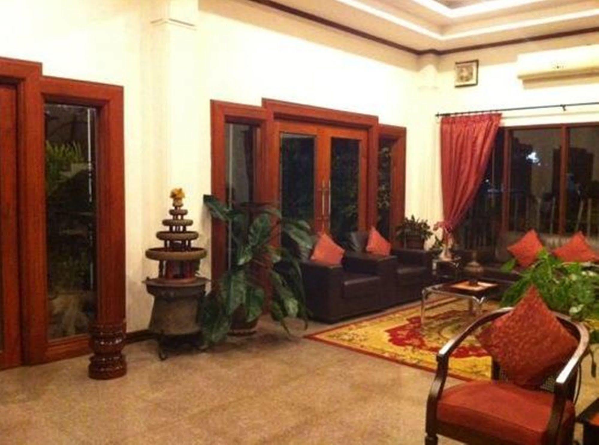 Vayakorn Inn Vientiane Esterno foto